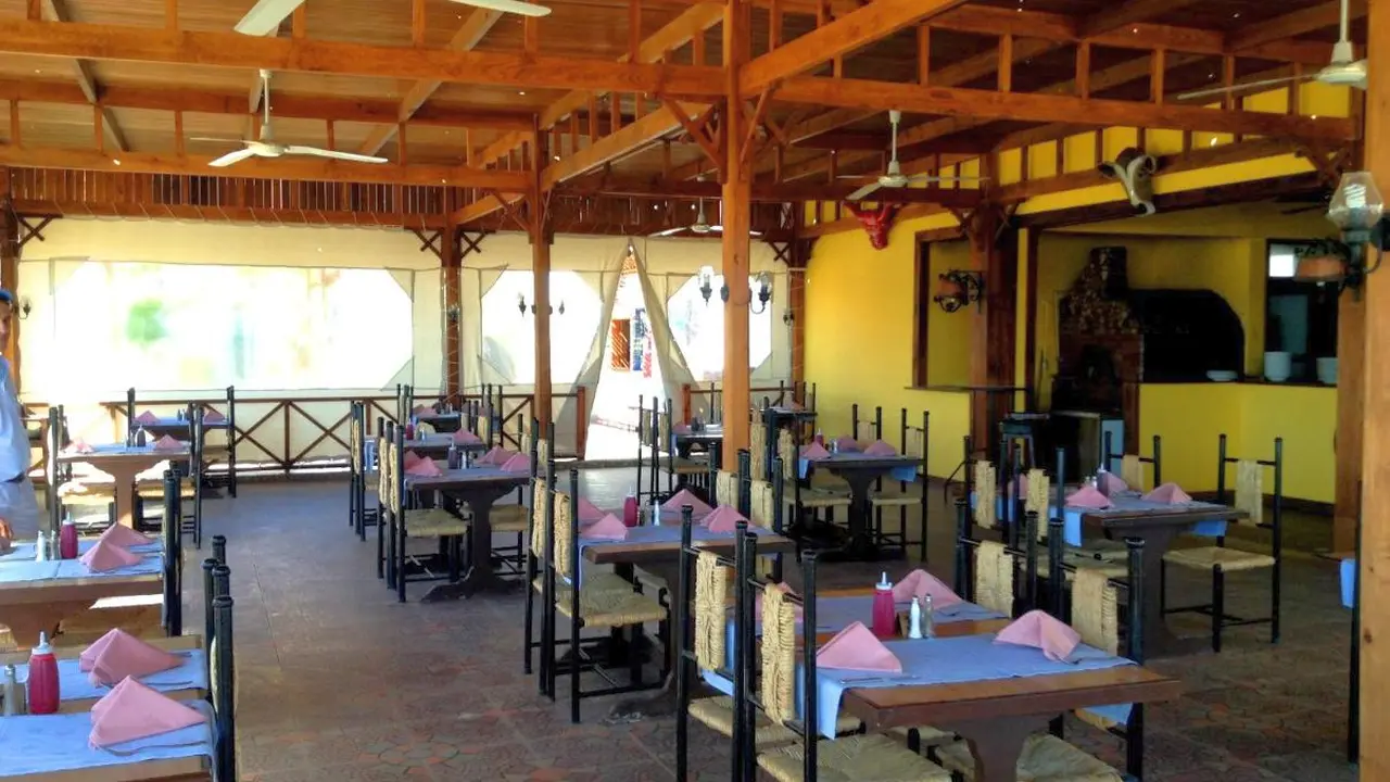 الفندق جفتون أزور بيتش - الغردقة